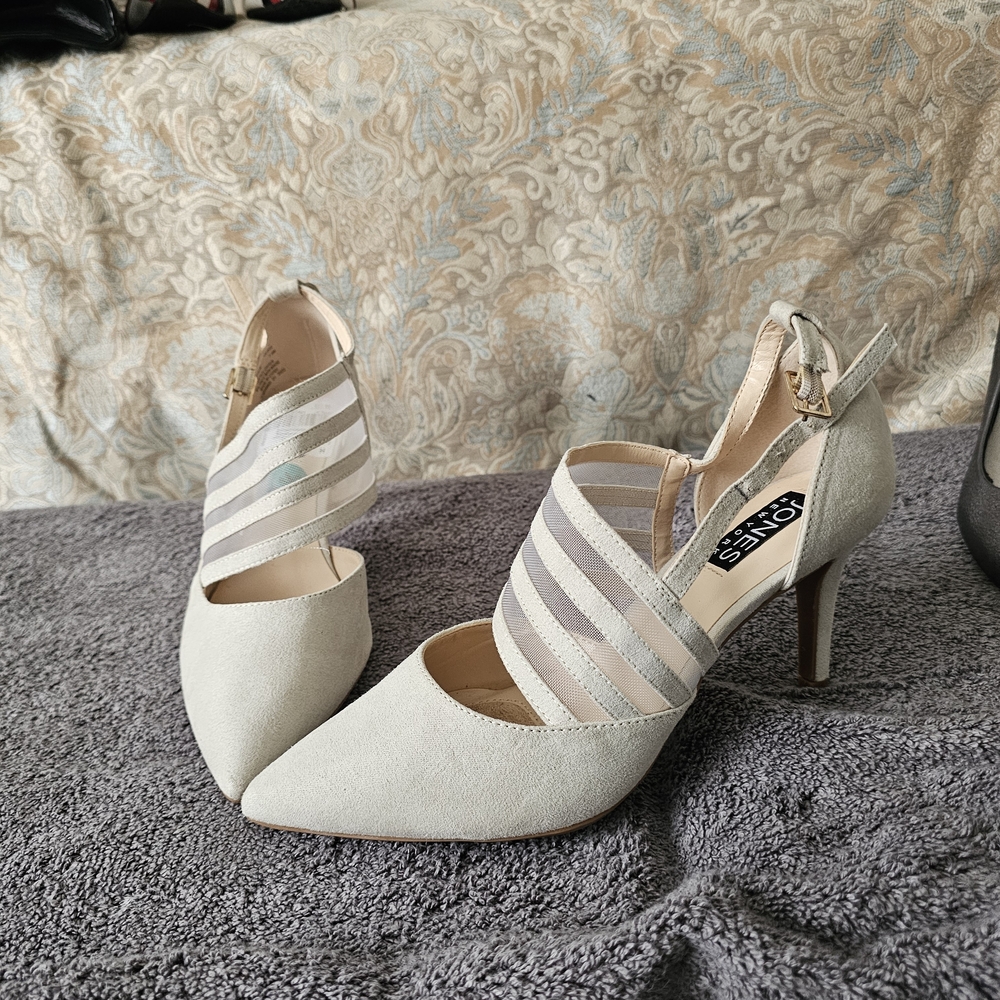 Jones New York Women's Cream Heels
